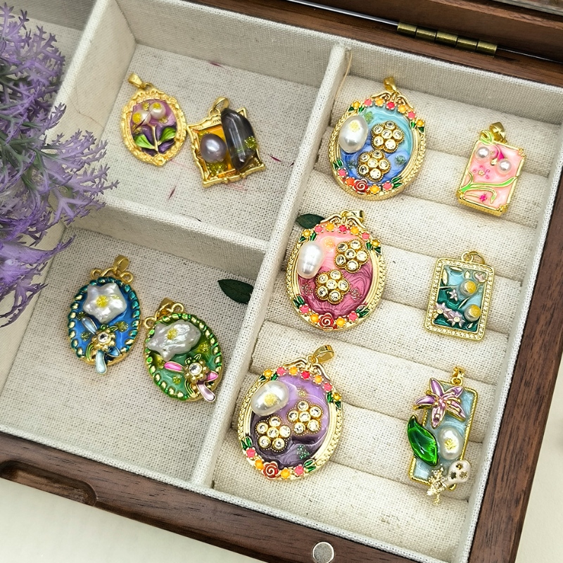 Vintage Oil Painting Pendant